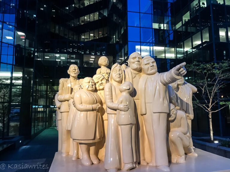 statues of a group of people