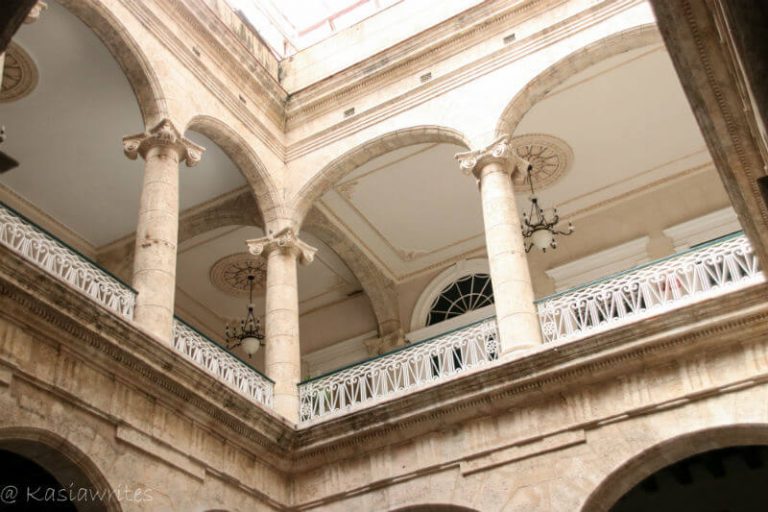 mezzanine with a collonade in Havana