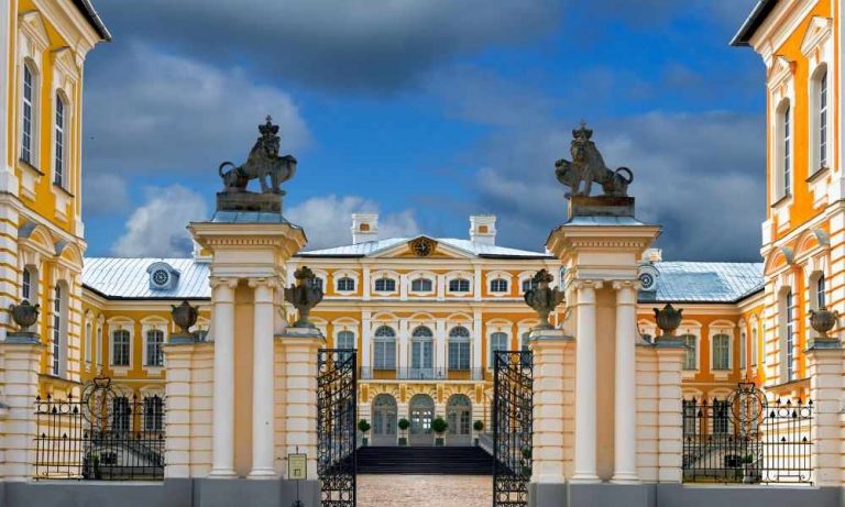 The impressive Rundale Palace: the Versailles of Latvia
