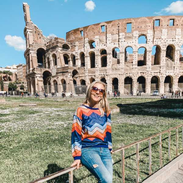 woman posing with the Colosseum in the background