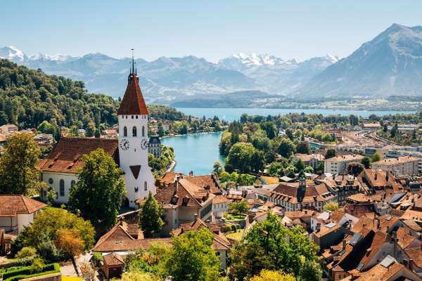 picturesque town on a lake: facts about Switzerland